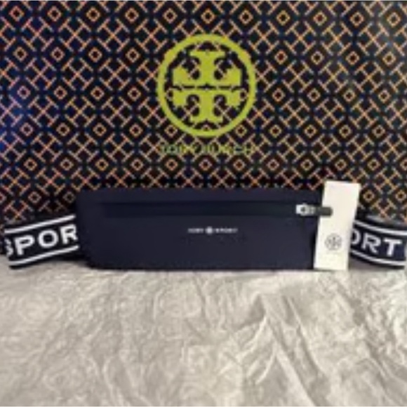 TORY BURCH NWOT
Adjustable Mesh Waist Bag
$150.00 - Picture 4 of 5